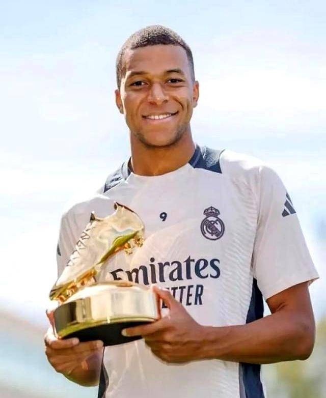 邮报：纽卡正努力与莱比锡就谢什科达成协议，球员愿意加盟